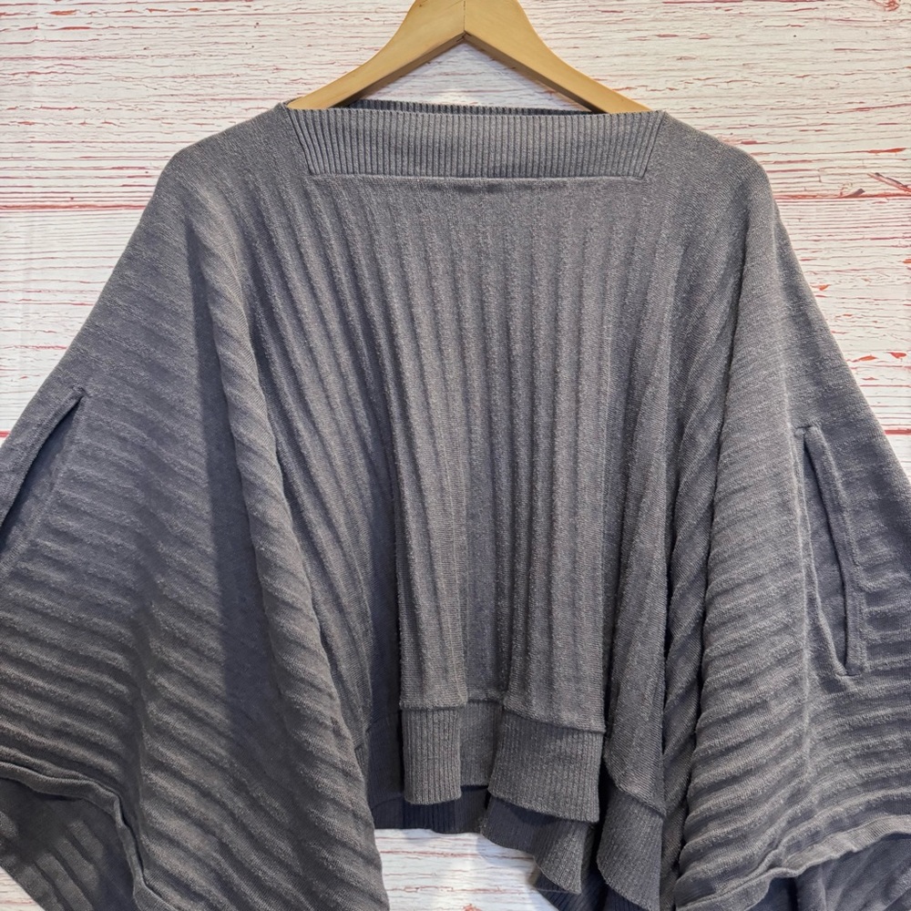 Lululemon Forward Flow Poncho in Heathered Moonwalk - Picture 6 of 11